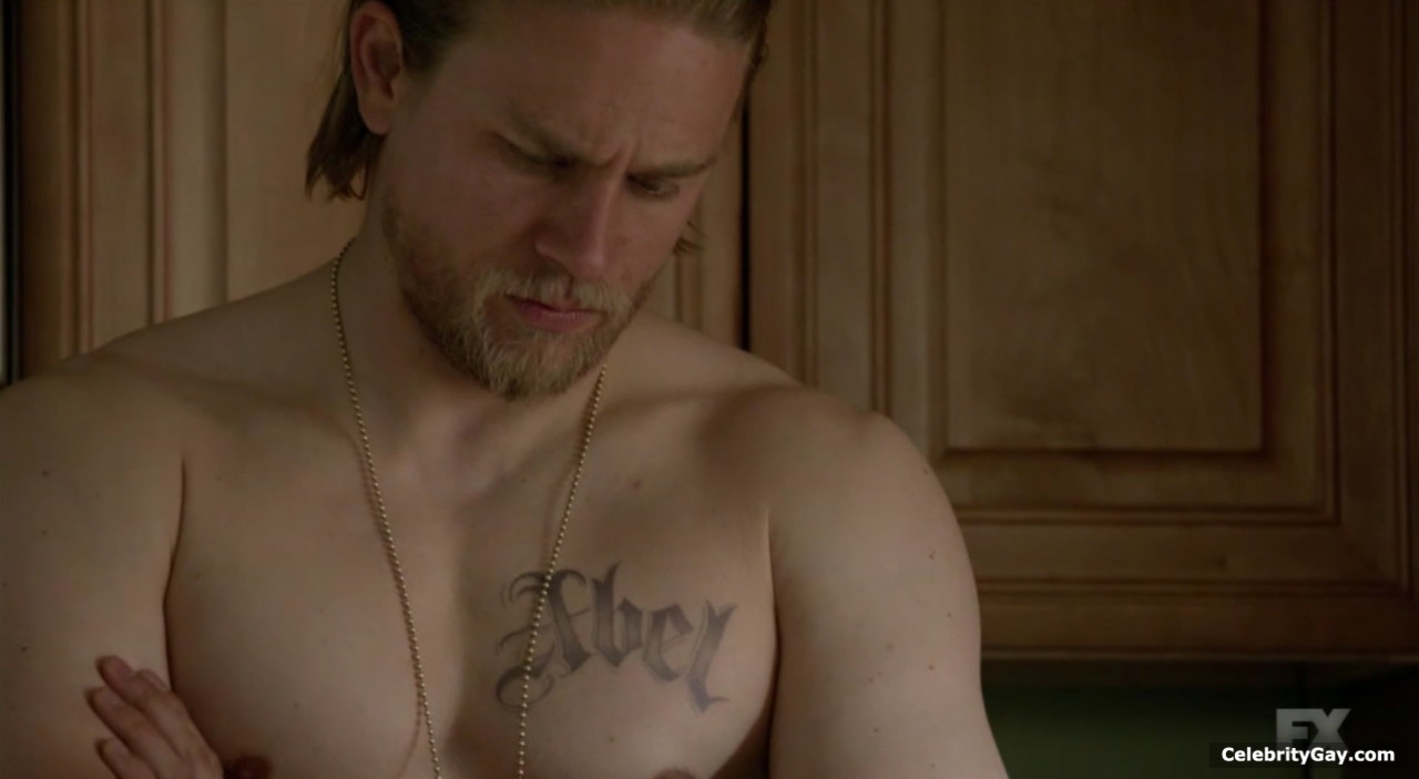 nude-pictures-charlie-hunnam