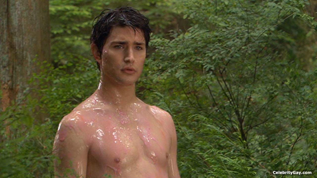 Flashing naked pictures of matt dallas girls