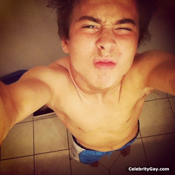 Dylan Sprouse Nude Photos